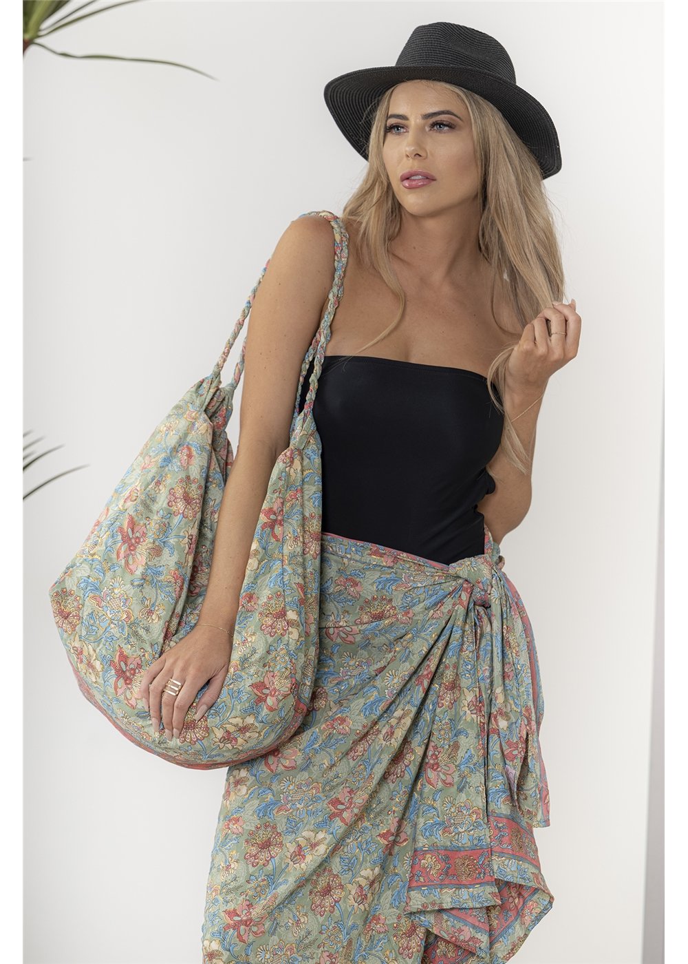 Vea Beach Bag + Sarong