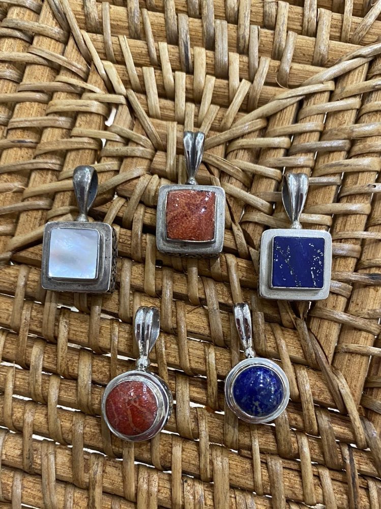 Round and square pendants