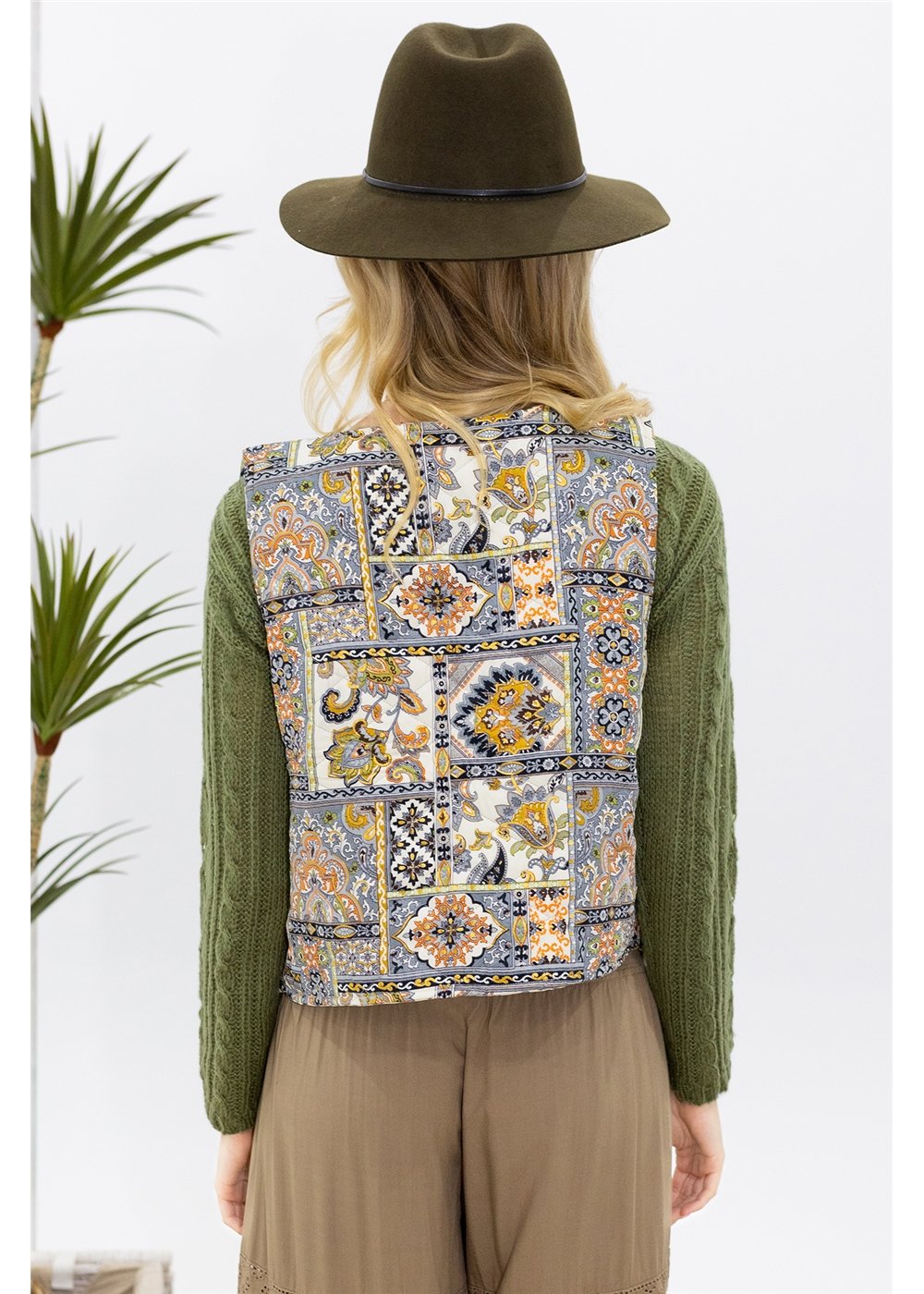 Barika Quilted Waistcoat Reversible - close up detail