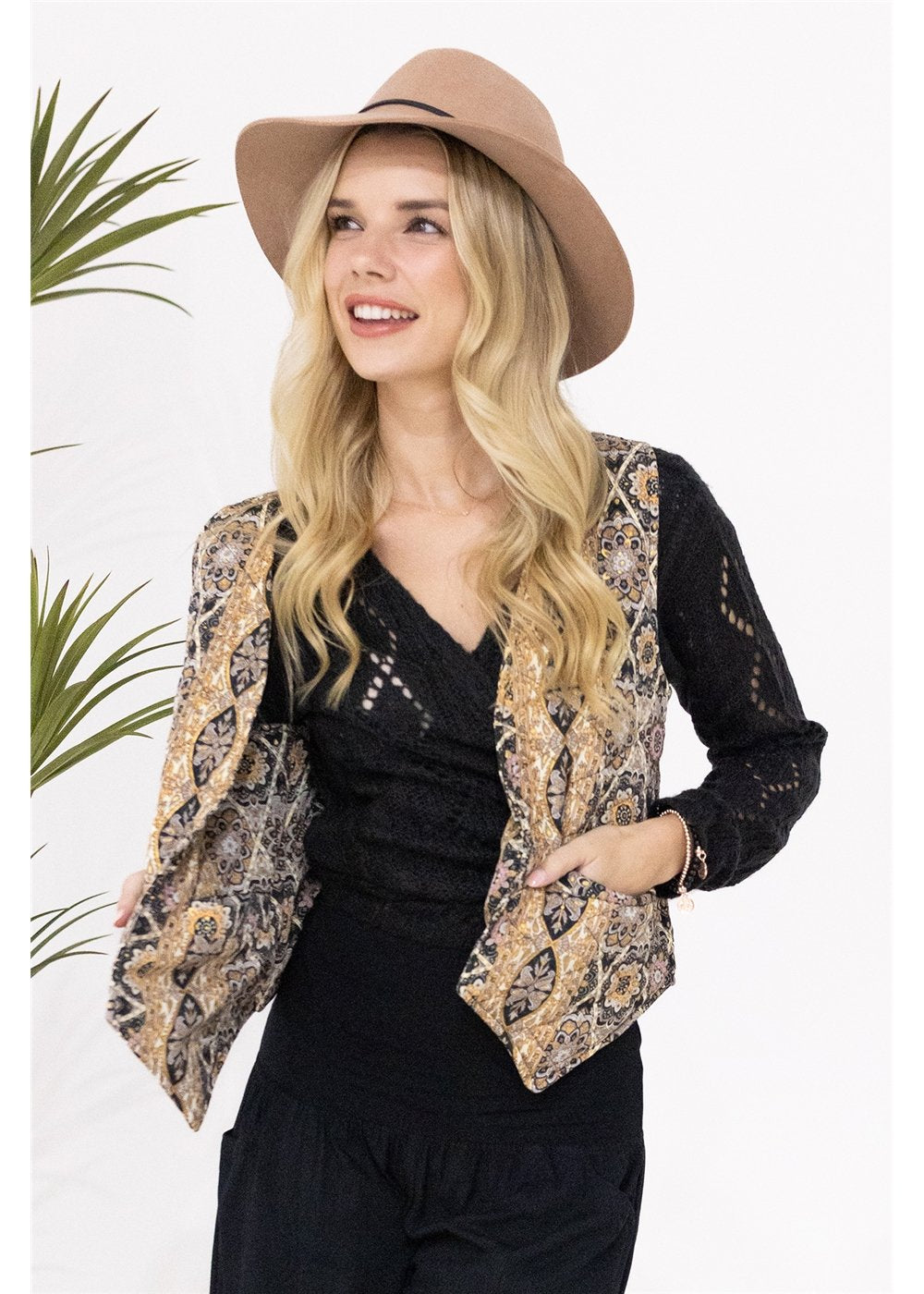 Lettie Quilted Waistcoat Reversible - lapel detail close up